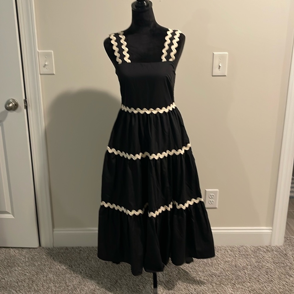 Maxi dress wavy embroidery